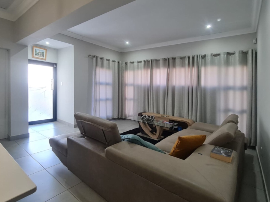 To Let 3 Bedroom Property for Rent in Melodie North West